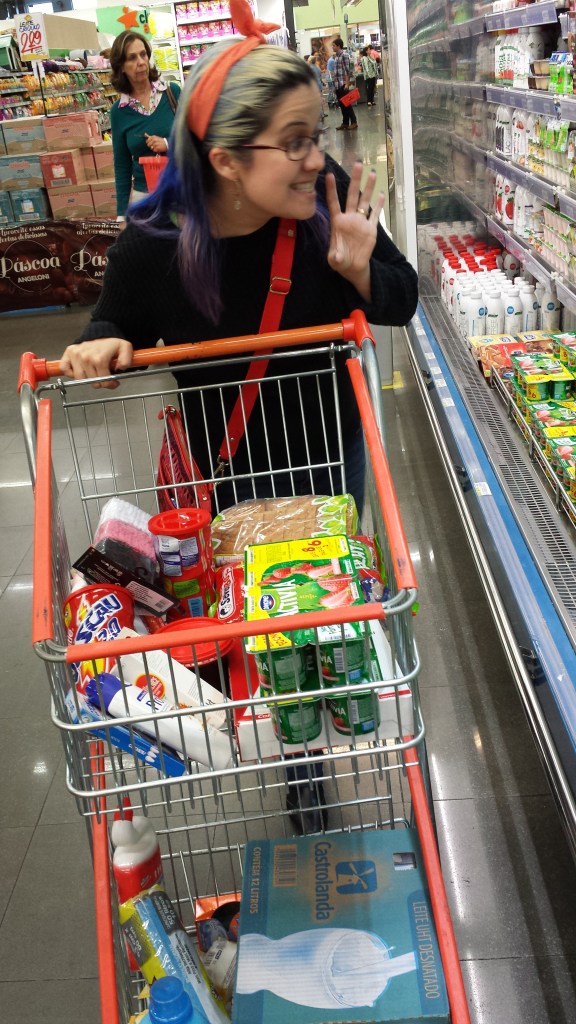 Selênia comprando gordices. ABSURDO!