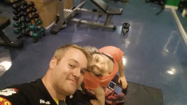 Suados após uma série IMENSA de abdominais.