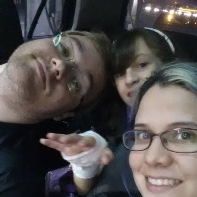 Buscando a Juju na escola.