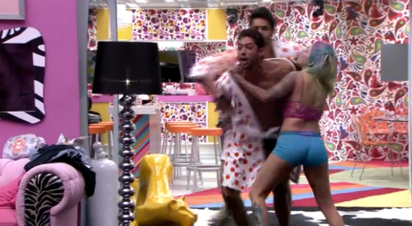 Não me segura que vou dar no meio dele!