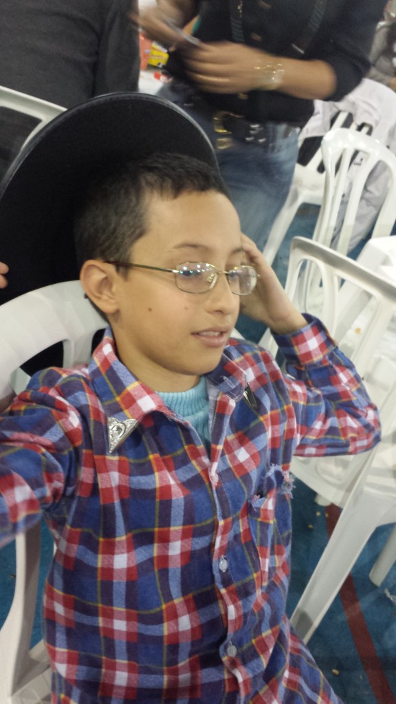 Dudu concentrado no bingo.