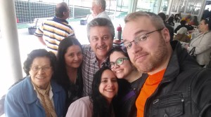 O pau de selfie ainda não estava na moda.