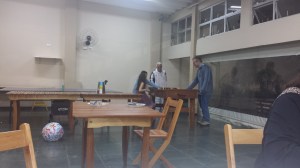 Mais gente chegando para a aula.